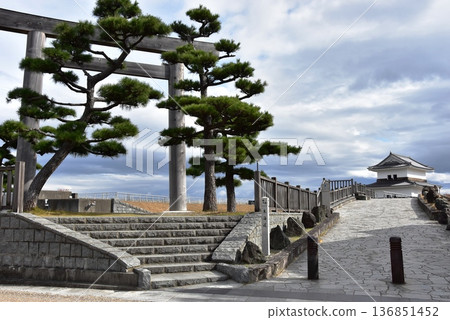 桑名市 - 七里之渡遺址：伊勢國最大的鳥居與半龍櫓 136851452