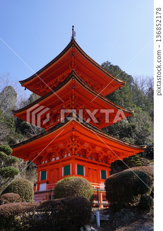 Chofukuji Temple is a Shingon Buddhist temple that is home to the oldest wooden three-story pagoda in Okayama Prefecture. 136852178