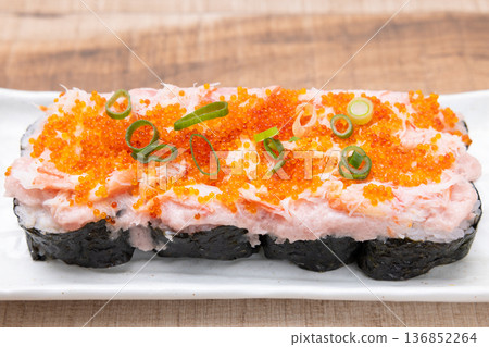 Delicious negitoro and crab seaweed rolls 136852264