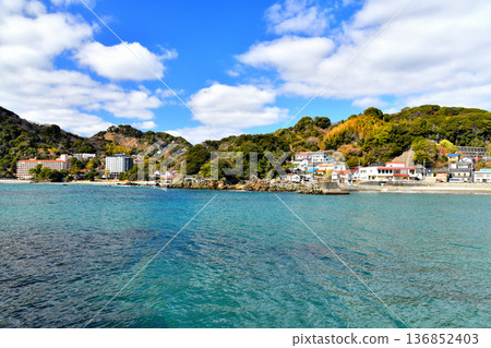 View of Imaihama Beach and the Shimokawazu Fishing Port area (Kawazu Town, Shizuoka Prefecture) [February 2026] 136852403