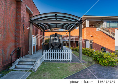藤枝市(靜岡縣)藤枝市地方史文博物館前的蒸汽機車 藤枝市(靜岡縣)藤枝市地方史文博物館前的蒸汽機車 136852525