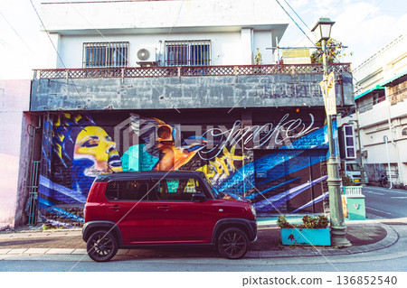 沖繩縣金町的後巷景色 136852540