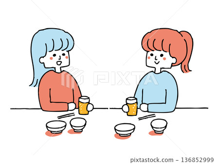 兩個女人一邊喝酒一邊愉快地聊天 兩個女人一邊喝酒一邊愉快地聊天 136852999