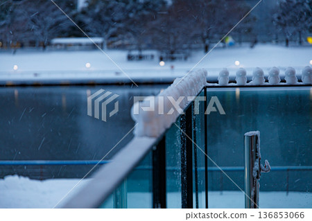 Beautiful snowscape of Kansui Park repainted by heavy snow Beautiful snowscape of Kansui Park repainted by heavy snow 136853066