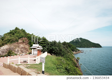 Beautiful view point of tropical sea bay and island with mountain cliff and rocks for beautiful sea view at Chantaburi, Thailand 136853434