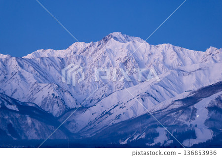 The majestic shape of Mount Goryu in the Northern Alps and the blue sky in winter (Hakuba Village, Nagano Prefecture) The majestic shape of Mount Goryu in the Northern Alps and the blue sky in winter (Hakuba Village, Nagano Prefecture) 136853936