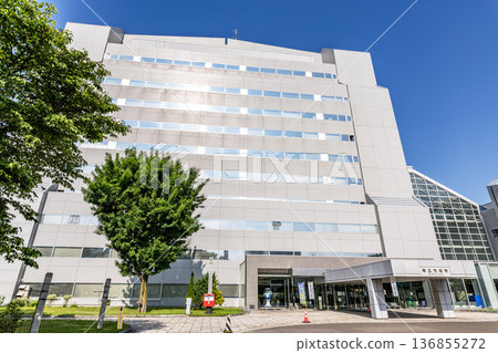 晴空下的北海道帶廣市政府大樓 晴空下的北海道帶廣市政府大樓 136855272