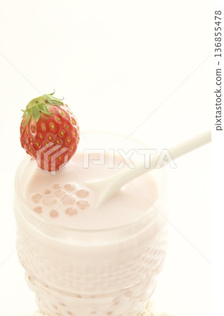 草莓西米露 草莓西米露 136855478