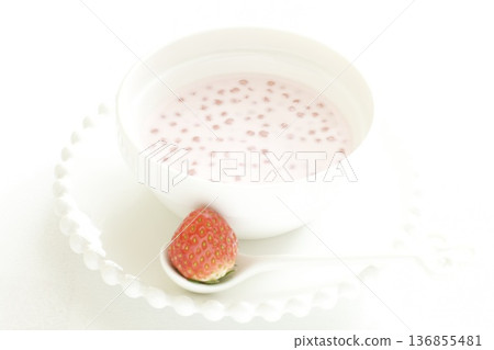 草莓西米露 草莓西米露 136855481