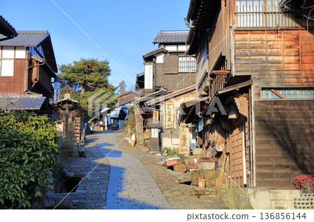 【岐阜縣】晴天下的馬籠宿街景 136856144