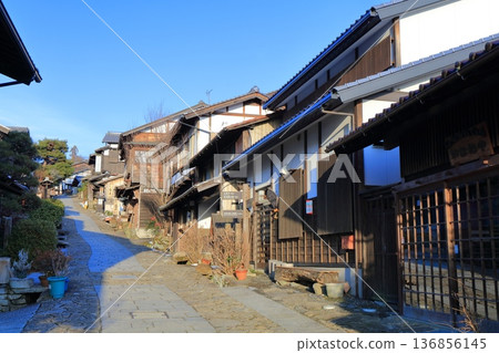 【岐阜縣】晴天下的馬籠宿街景 136856145