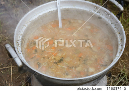 Making miso soup Making miso soup 136857640