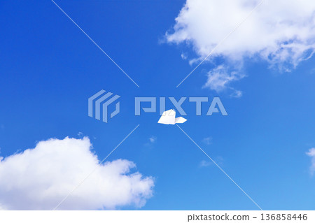 紙飛機在天上飛 紙飛機在天上飛 136858446