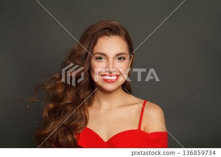 Beautiful fashion model woman with shiny skin, wavy hairstyle and red lips makeup  136859734