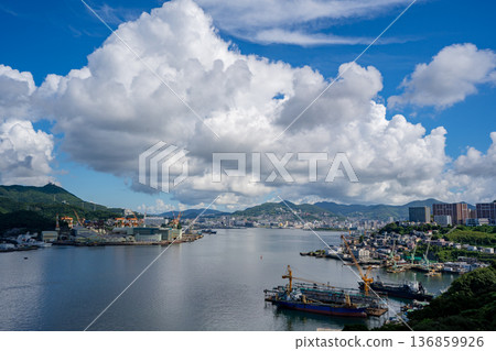 從女神橋眺望長崎城市景觀 136859926