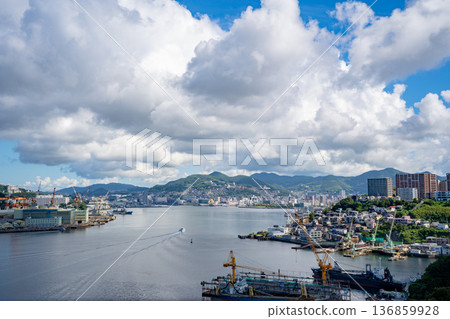 從女神橋眺望長崎城市景觀 從女神橋眺望長崎城市景觀 136859928