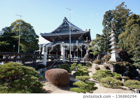 Toyokawa Inari Shrine, Aichi Prefecture - Main Hall and Garden Toyokawa Inari Shrine, Aichi Prefecture - Main Hall and Garden 136860294