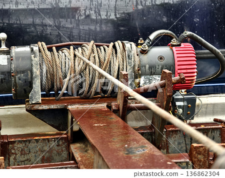 Rust covered winch with coiled rope under tension on the truck Rust covered winch with coiled rope under tension on the truck 136862304