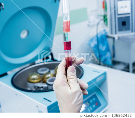 Platelet-Rich plasma preparation. Plasma in syringe. Centrifuge. 136862452