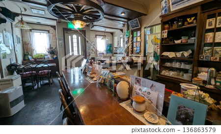 A retro Showa-era coffee shop with counter seats and a relaxing atmosphere lined with miscellaneous goods 136863579