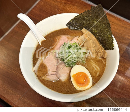 Delicious bowl of tonkotsu ramen with pork, egg, seaweed, and bamboo shoots 136866444