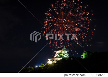 Aichi Prefecture / National Treasure Inuyama Castle and long-running fireworks in the summer night sky (one shot) Aichi Prefecture / National Treasure Inuyama Castle and long-running fireworks in the summer night sky (one shot) 136868655