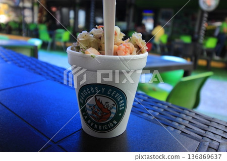 在這座中美洲大都市裡，巴拿馬城的老城區和現代摩天大樓並存。 136869637