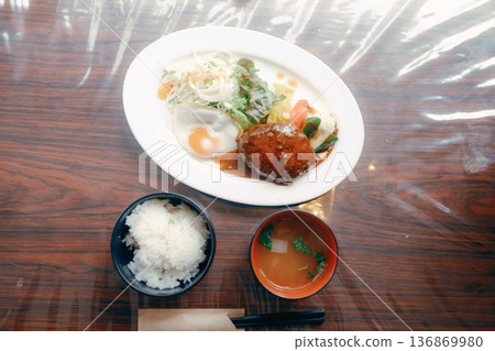 漢堡牛排套餐 日式西式午餐套餐圖片 136869980