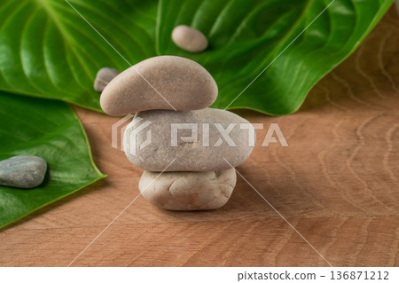 Green Leaves, Wayward Hosts and Stones of Various Velecheny on the Background of a Wooden Board Green Leaves, Wayward Hosts and Stones of Various Velecheny on the Background of a Wooden Board 136871212