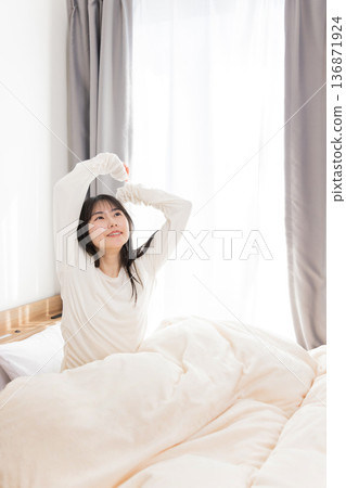 女人起床 136871924