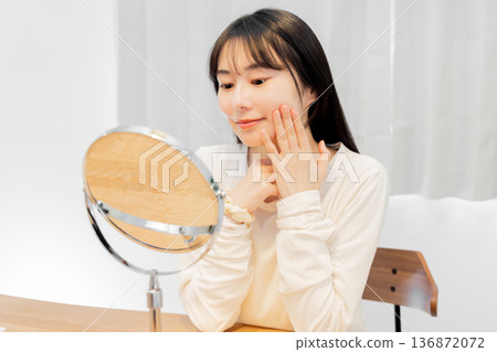 女性在家護膚 女性在家護膚 136872072