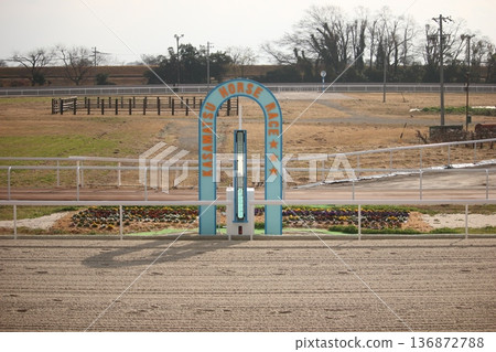 笠松賽馬場直線賽道,泥地賽道,終點前有彎道 笠松賽馬場直線賽道,泥地賽道,終點前有彎道 136872788