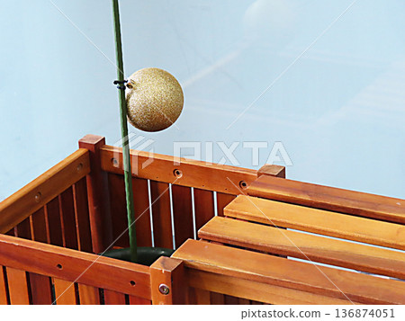 Gold ball Gold ball 136874051