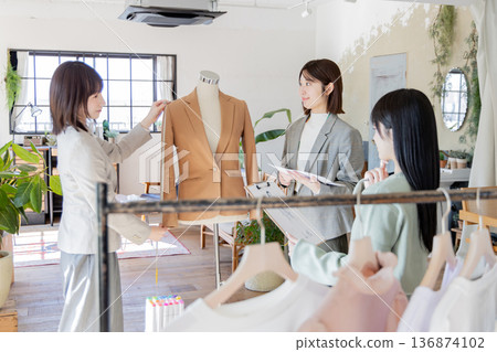 服裝辦公室 服裝辦公室 136874102