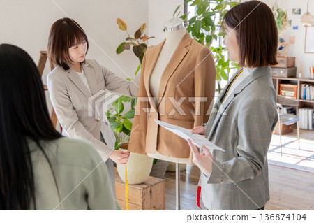 服裝辦公室 136874104