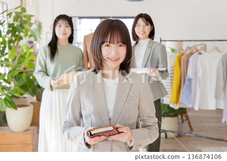 服裝辦公室 136874106