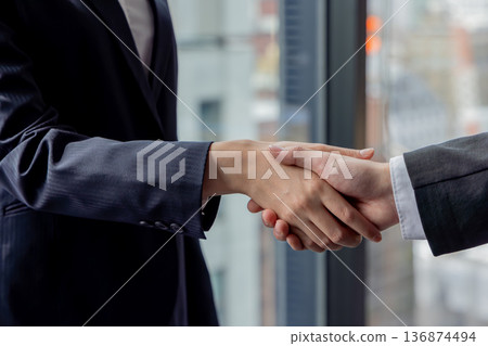 握手 136874494