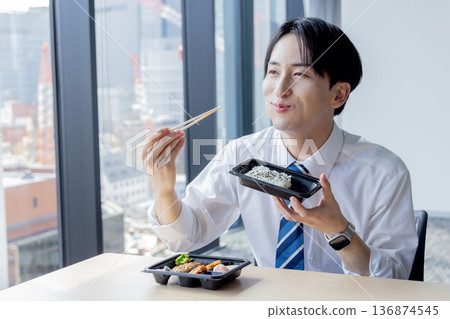 Businessmen eating lunch in a conference room 136874545