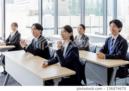 接受訓練的商人 接受訓練的商人 136874678