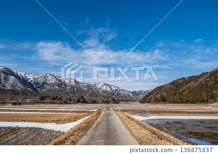 滋賀縣高島市牧野町早春鄉村景色 滋賀縣高島市牧野町早春鄉村景色 136875837