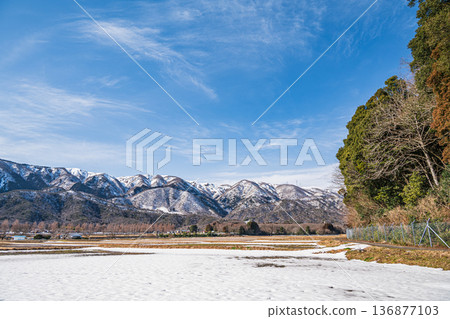 滋賀縣高島市牧野町回水區琵琶湖的里山景色 滋賀縣高島市牧野町回水區琵琶湖的里山景色 136877103