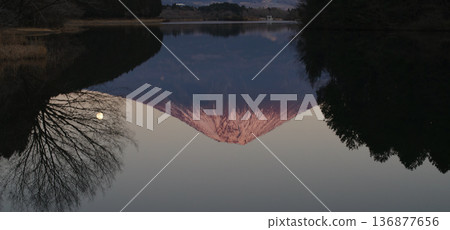 Winter full moon and upside-down Fuji 136877656