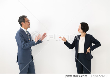 男人和女人爭吵 男人和女人爭吵 136877660