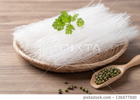 Dried glass noodles (Mung bean vermicelli) in a basket on wooden background, Thai food ingredients 136877880