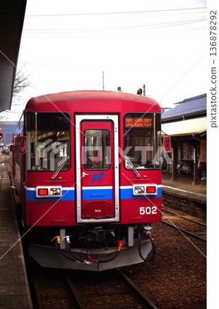 Scenery from the Nagaragawa Railway: Seki Station (Nagara 502 type) 136878292