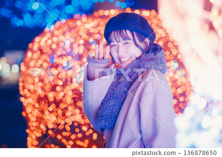 A woman in her 30s standing in front of the illuminations 136878650