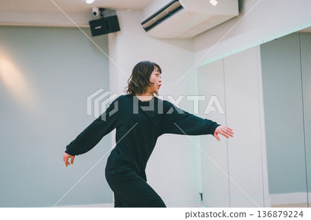 舞 舞蹈 跳舞 136879224