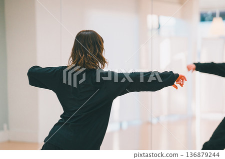 舞 舞蹈 跳舞 136879244