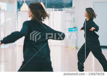 舞 舞蹈 跳舞 136879256