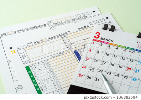 報稅單圖片 136882594